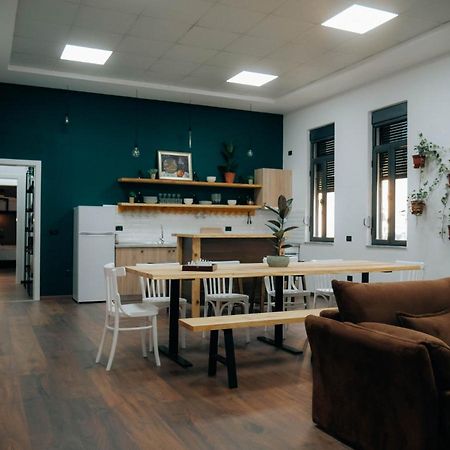 The Maze Hostel Tiranë Ngoại thất bức ảnh