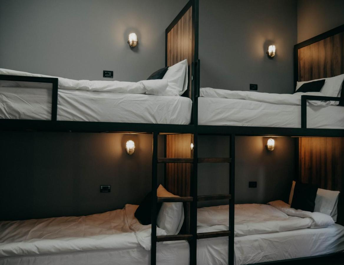The Maze Hostel Tiranë Ngoại thất bức ảnh