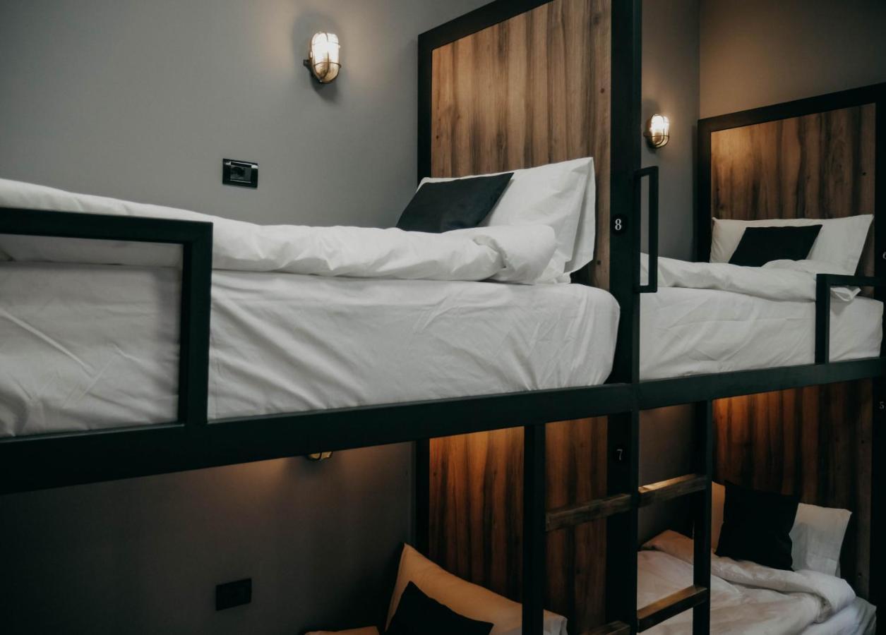 The Maze Hostel Tiranë Ngoại thất bức ảnh
