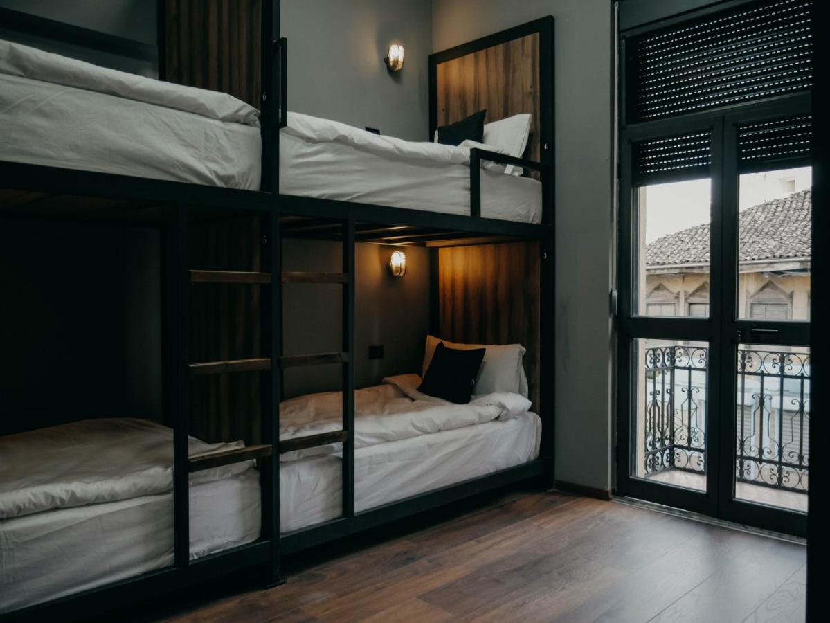 The Maze Hostel Tiranë Ngoại thất bức ảnh
