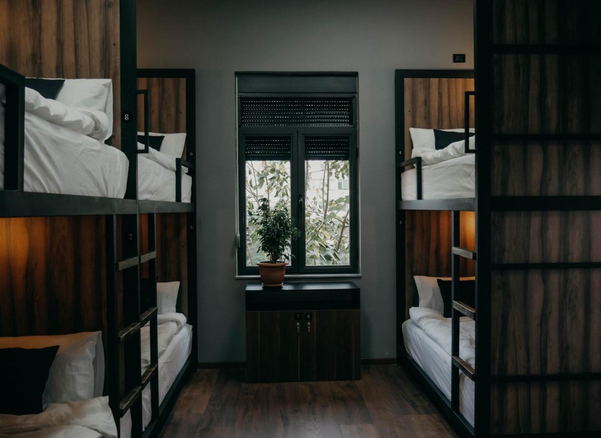 The Maze Hostel Tiranë Ngoại thất bức ảnh