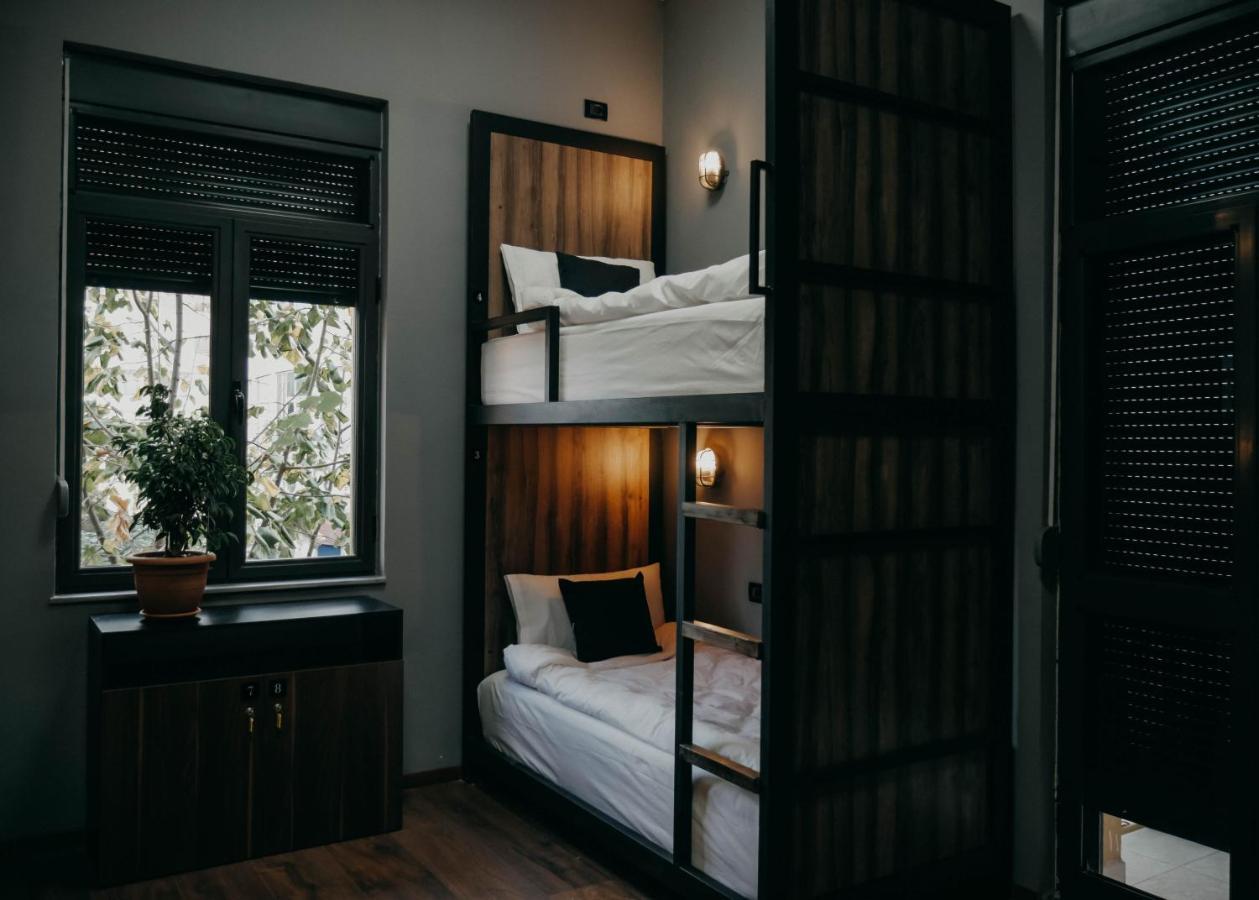 The Maze Hostel Tiranë Ngoại thất bức ảnh