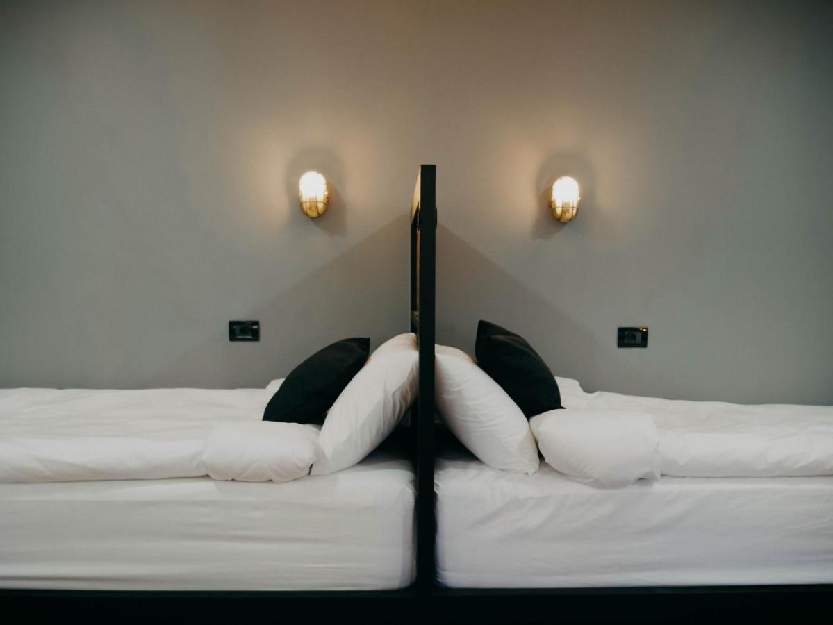 The Maze Hostel Tiranë Ngoại thất bức ảnh