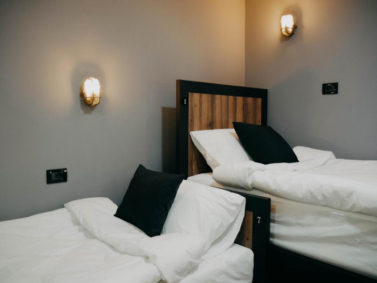 The Maze Hostel Tiranë Ngoại thất bức ảnh