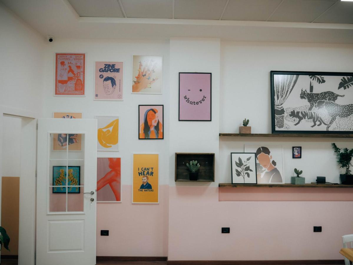 The Maze Hostel Tiranë Ngoại thất bức ảnh