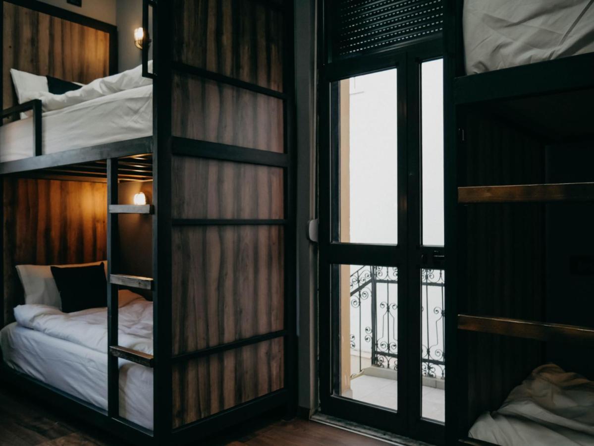 The Maze Hostel Tiranë Ngoại thất bức ảnh