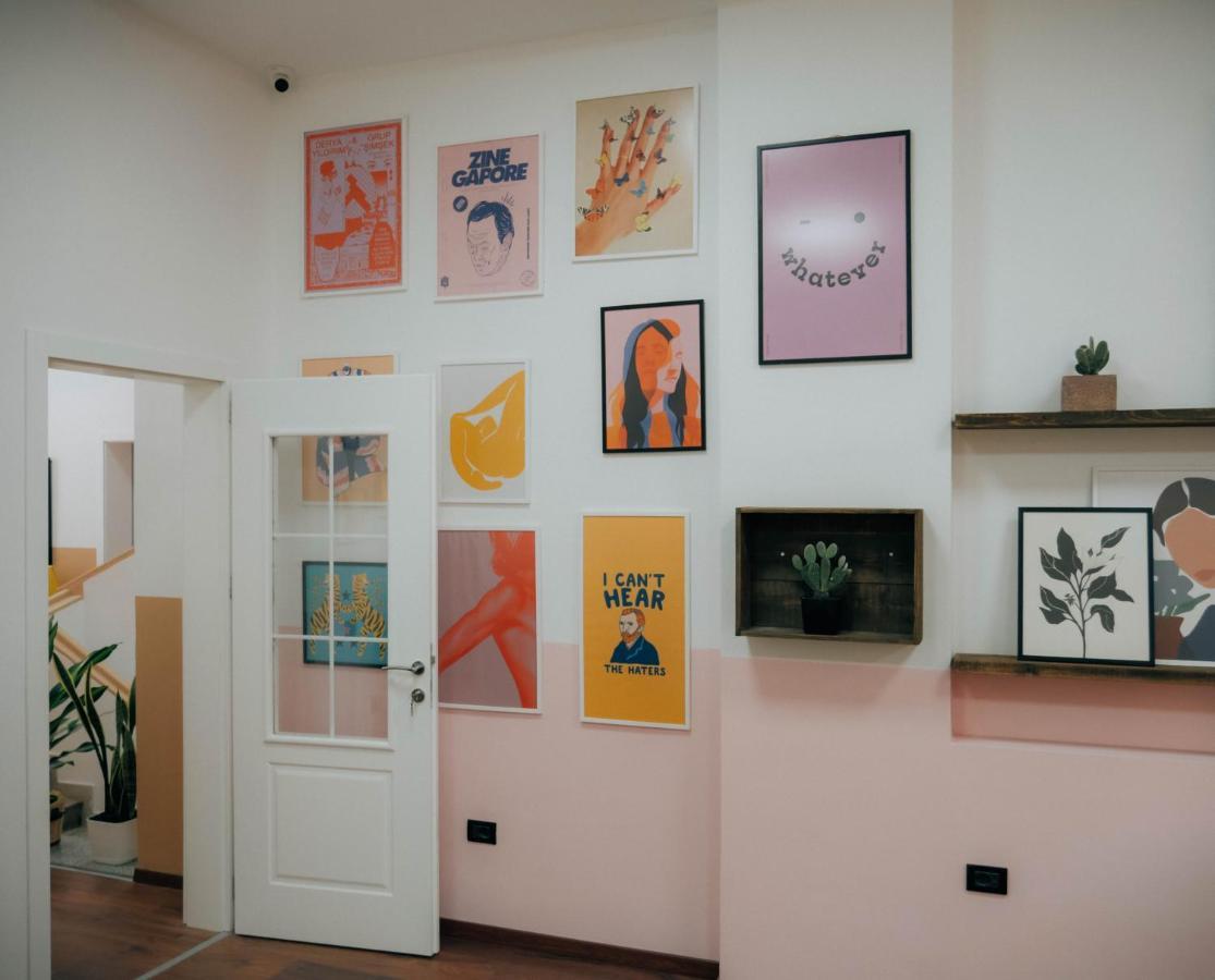The Maze Hostel Tiranë Ngoại thất bức ảnh