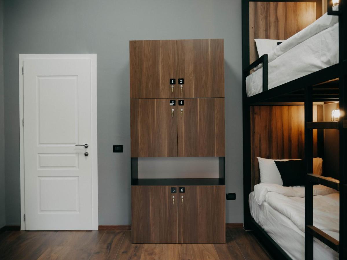 The Maze Hostel Tiranë Ngoại thất bức ảnh