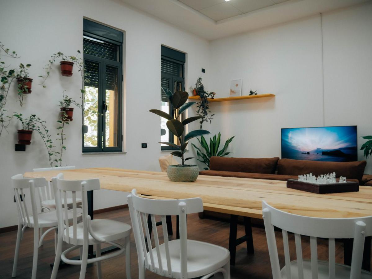 The Maze Hostel Tiranë Ngoại thất bức ảnh