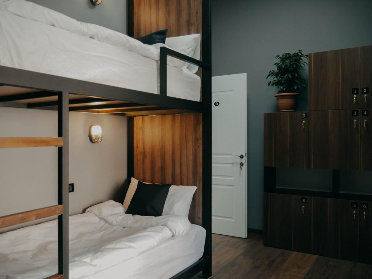 The Maze Hostel Tiranë Ngoại thất bức ảnh