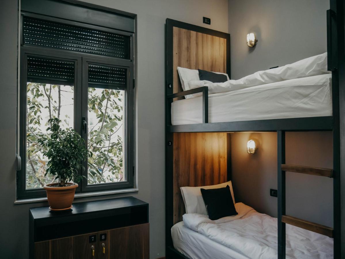 The Maze Hostel Tiranë Ngoại thất bức ảnh