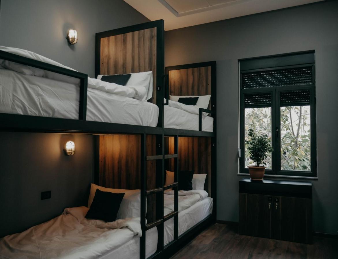 The Maze Hostel Tiranë Ngoại thất bức ảnh