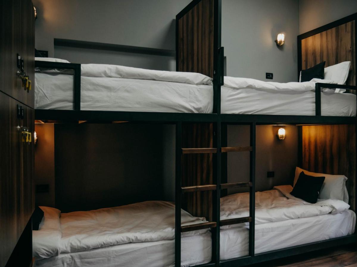 The Maze Hostel Tiranë Ngoại thất bức ảnh