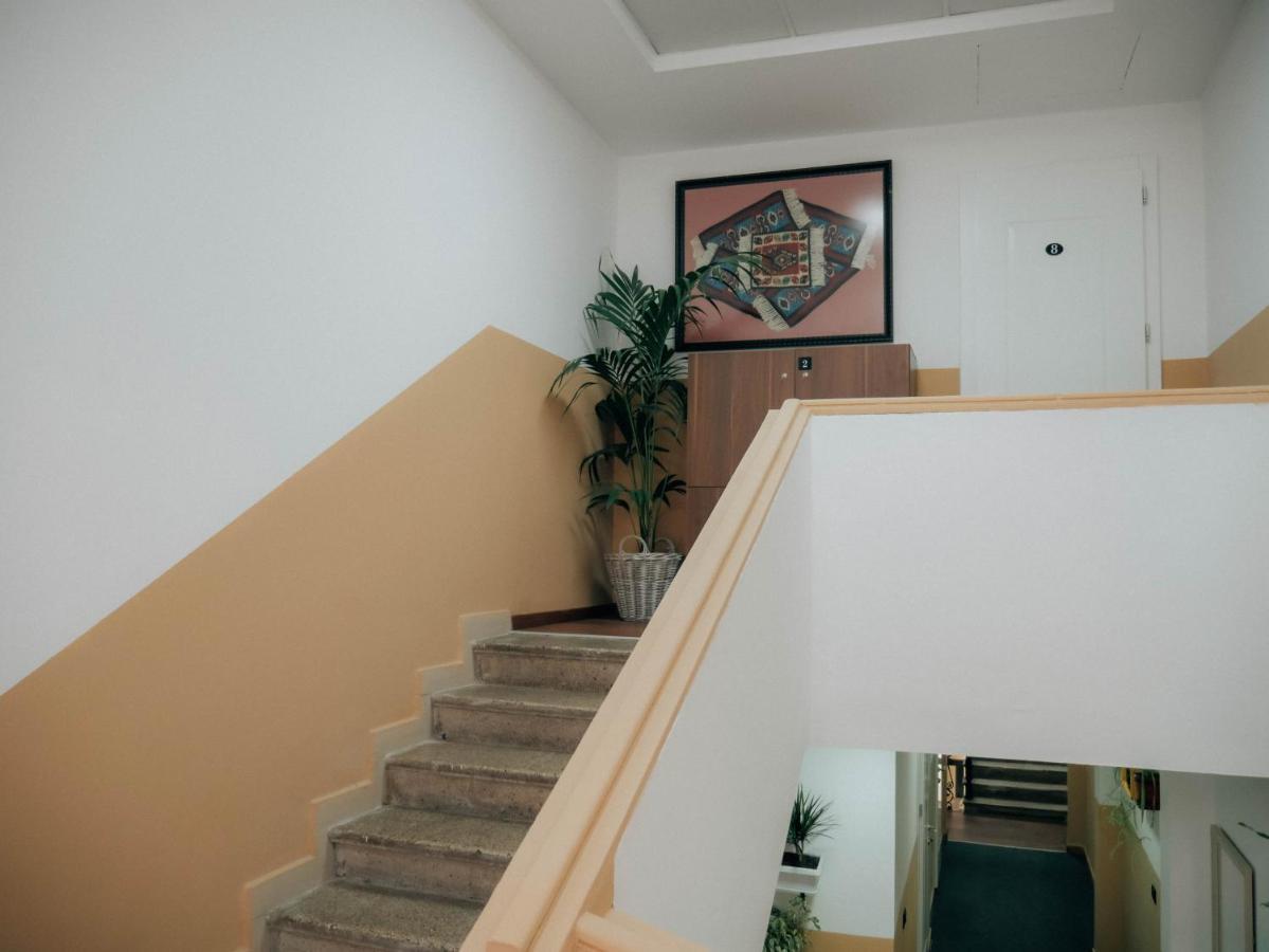 The Maze Hostel Tiranë Ngoại thất bức ảnh
