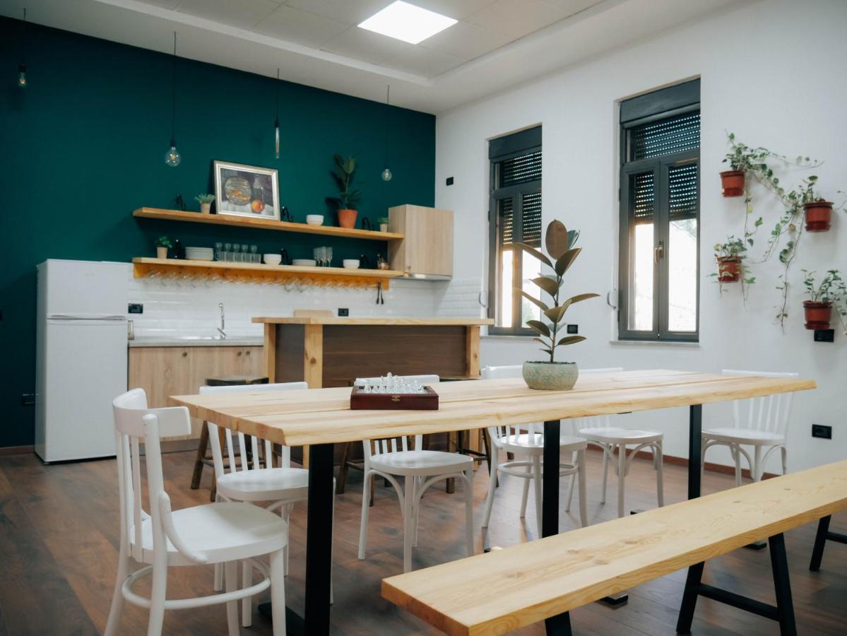 The Maze Hostel Tiranë Ngoại thất bức ảnh