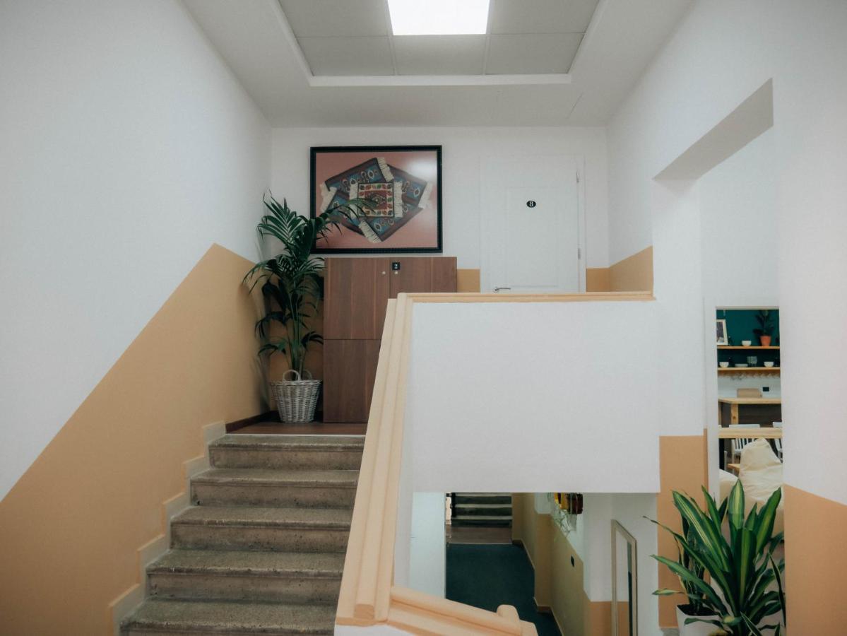 The Maze Hostel Tiranë Ngoại thất bức ảnh