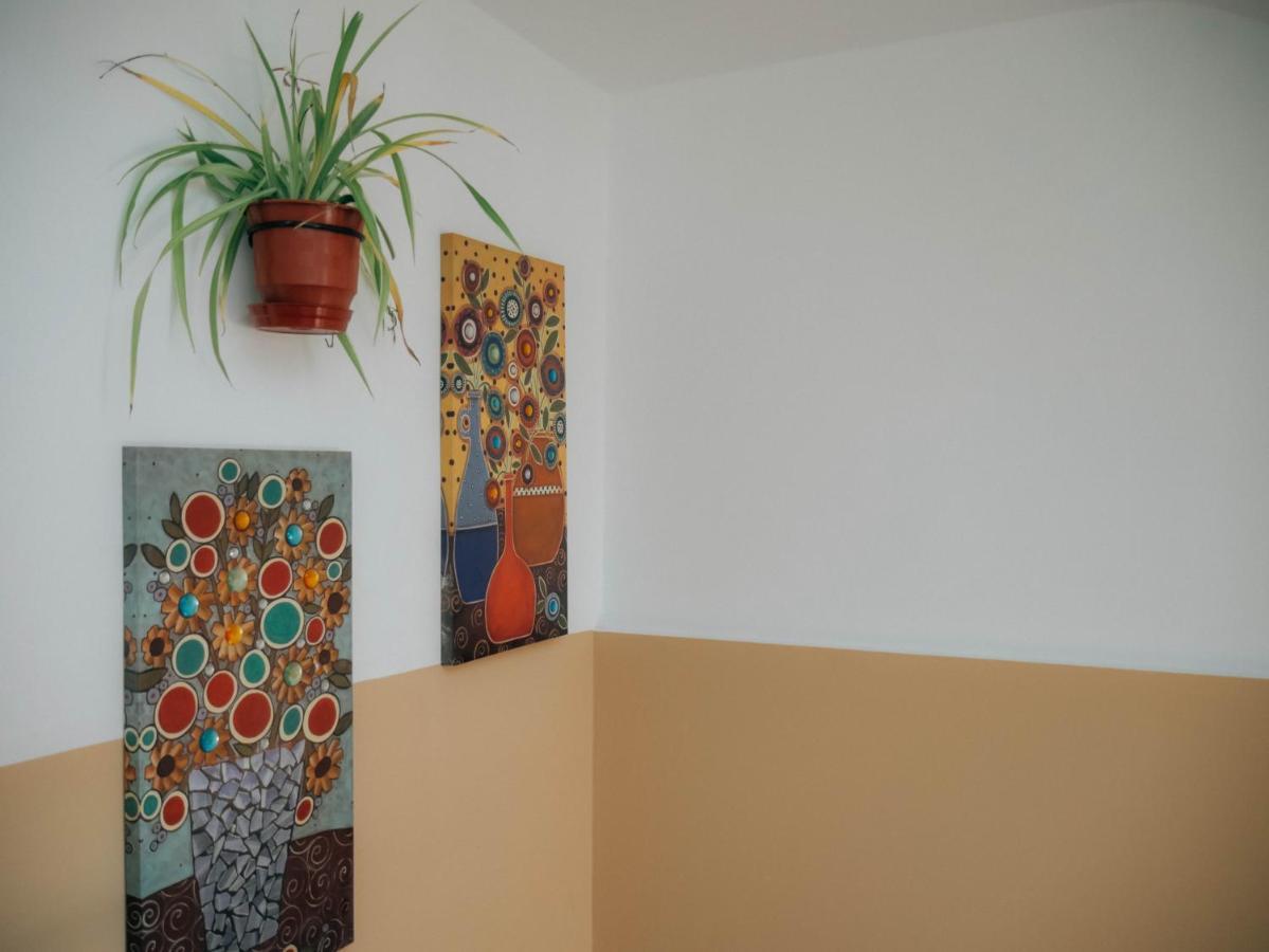 The Maze Hostel Tiranë Ngoại thất bức ảnh