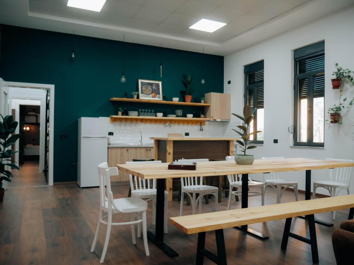 The Maze Hostel Tiranë Ngoại thất bức ảnh