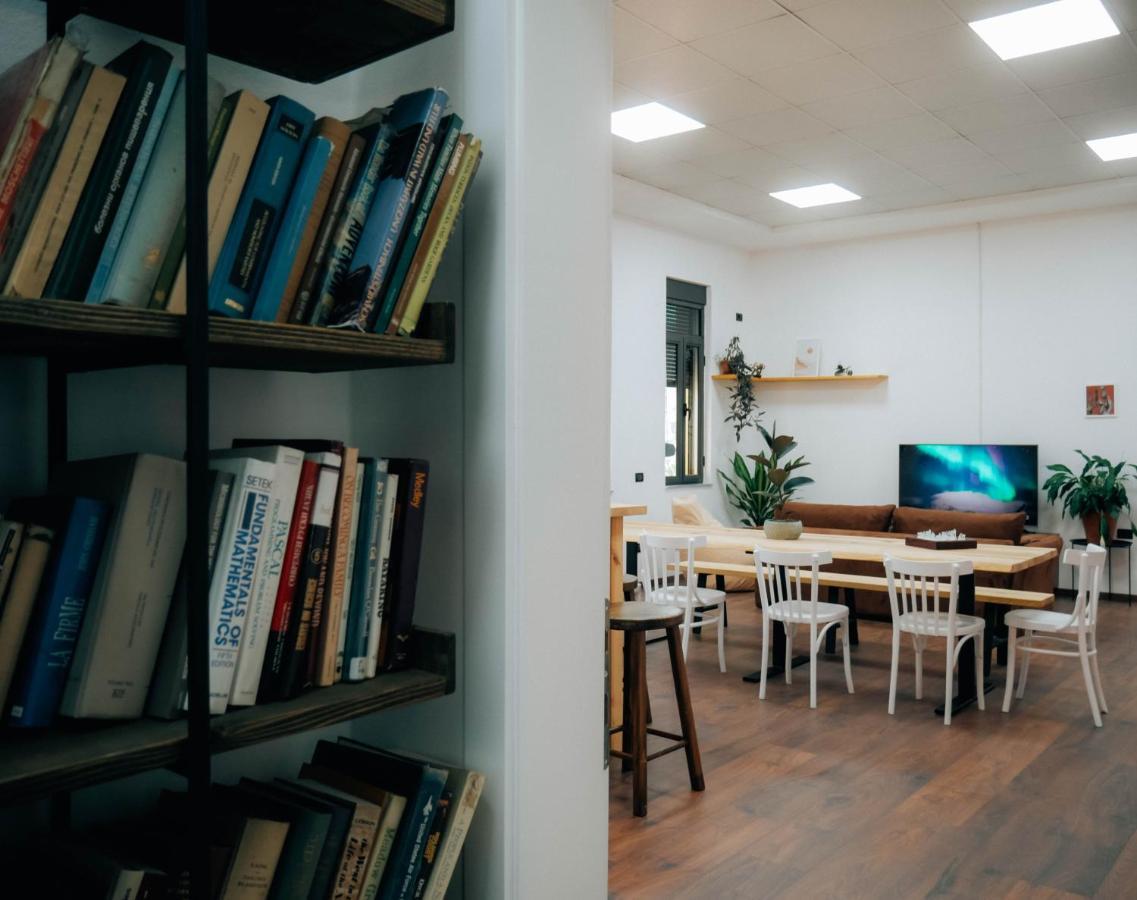 The Maze Hostel Tiranë Ngoại thất bức ảnh