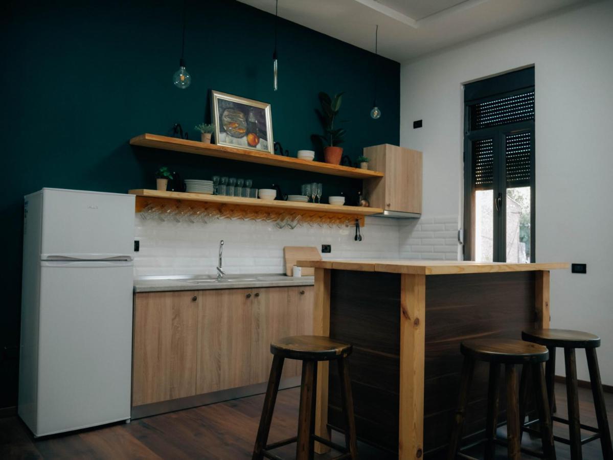 The Maze Hostel Tiranë Ngoại thất bức ảnh
