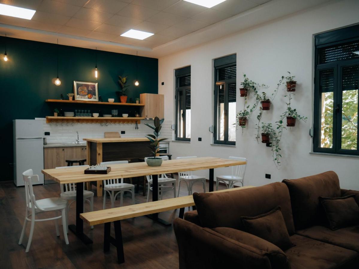 The Maze Hostel Tiranë Ngoại thất bức ảnh
