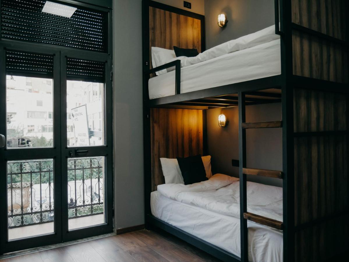 The Maze Hostel Tiranë Ngoại thất bức ảnh