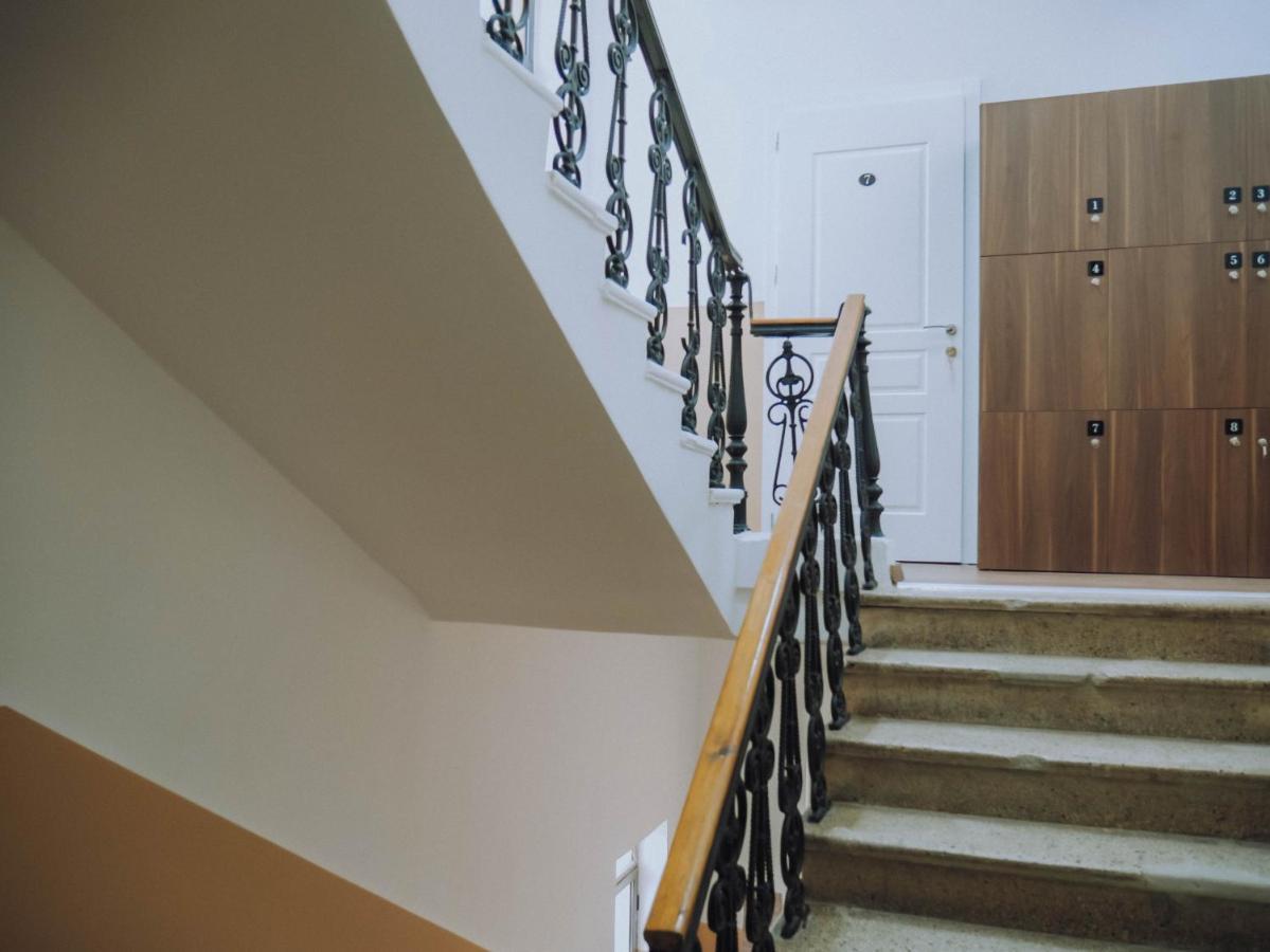 The Maze Hostel Tiranë Ngoại thất bức ảnh